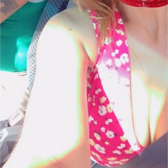 crop top  - Picture 6 of 16